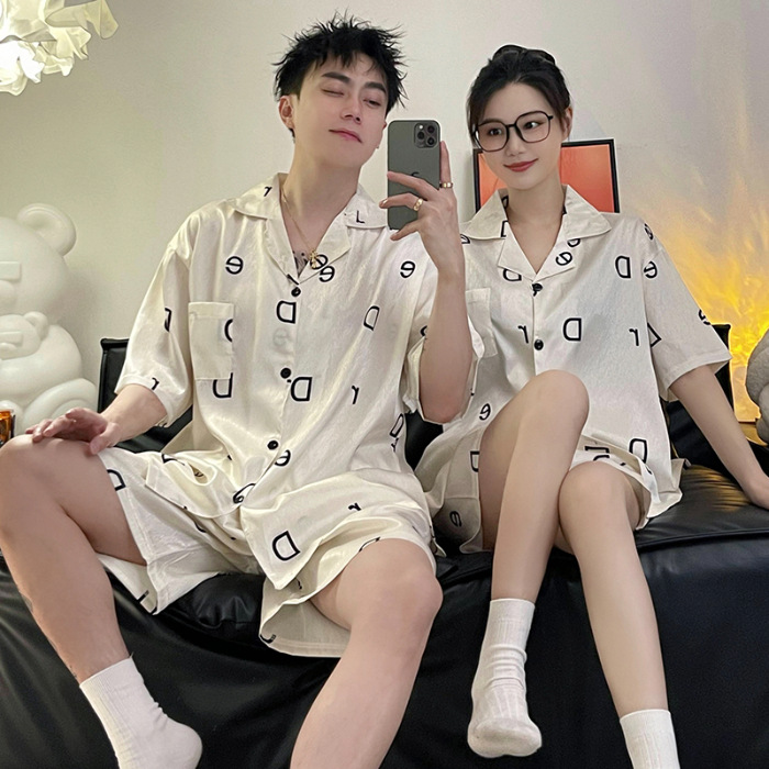 Pajamas de pareja de seda de alto nivel de verano de mujeres de manga corta grande set de seda delgada de verano ropa para el hogar de hombres