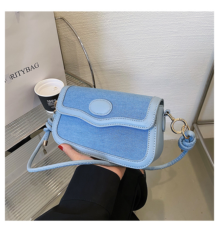 Women's Elegant Fashion Solid Color Soft Surface Square Magnetic Buckle Shoulder Bag Square Bag Denim Shoulder Bags display picture 2