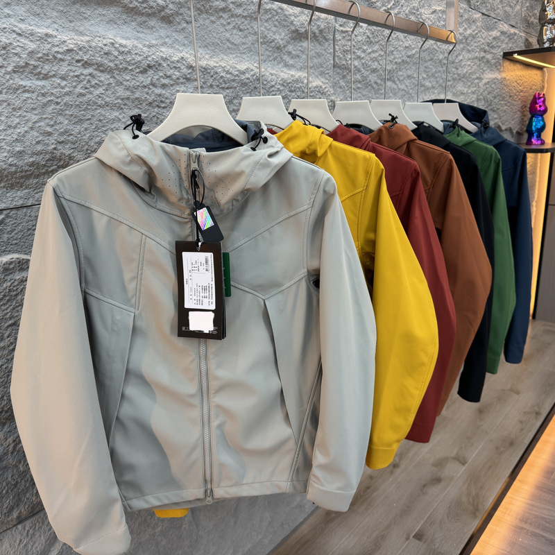Autumn Couple Style Outdoor Water-Repellent Hiking, Cycling and Mountaineering Hooded Stand-Up Collar Warm Soft Shell Men's Jacket Autumn Couple Style Outdoor Water-Repellent Hiking, Cycling and Mountaineering Hooded Stand-Up Collar Warm Soft Shell Men's Jacket