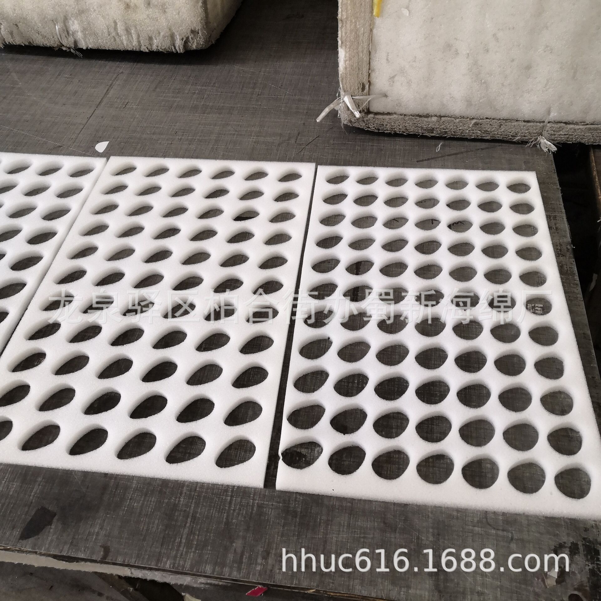 供应55、66、77、88枚装草莓打孔海绵托/中转箱定位草莓海绵垫