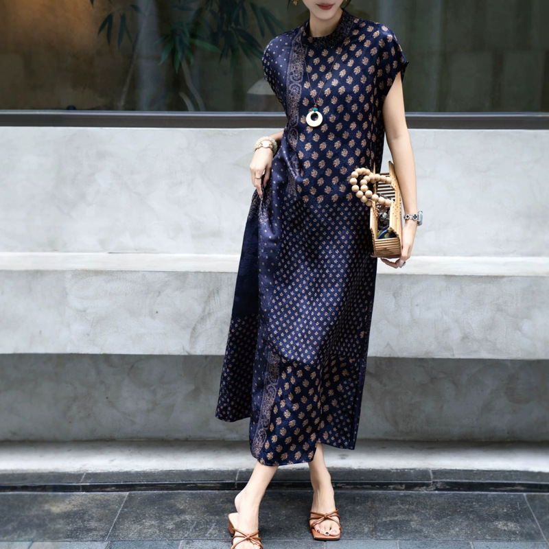 Timeless and Minimalist A-Line Xiangyun Silk Long Dress with Hidden Pattern and Sleeves, Loose-Fitting and Elegant