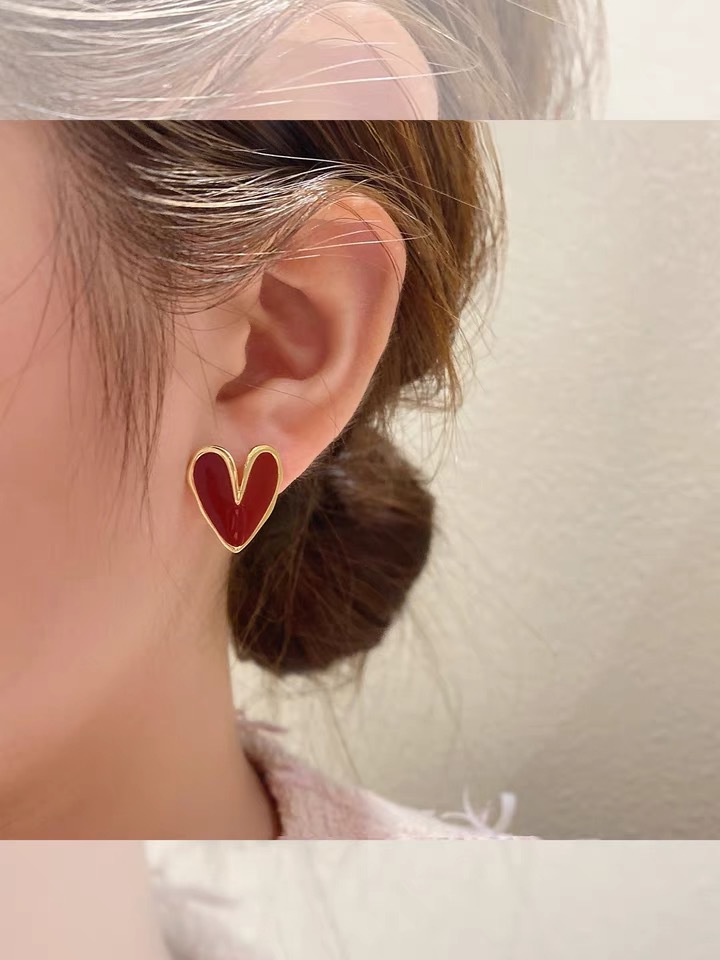 Vintage Solid Color Dripping Oil Heart-shaped Metal Earrings Wholesale display picture 1