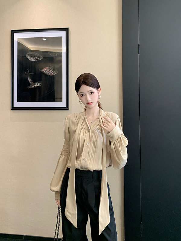 实拍 法式气质古金色V领衬衫女秋季丝带设计高级感时尚长袖衬衣潮|undefined