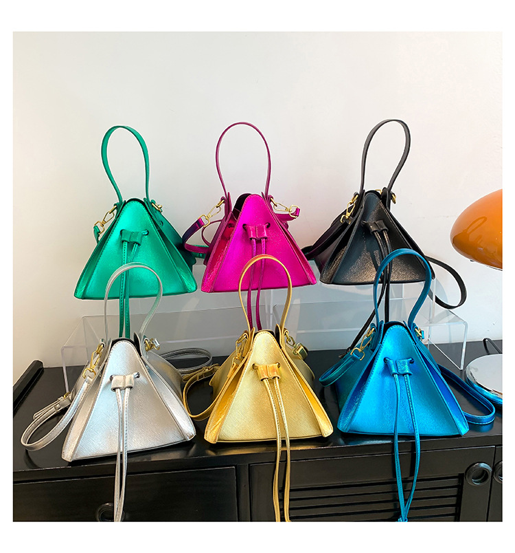 Women's Small Pu Leather Solid Color Streetwear Triangle Zipper Handbag display picture 1