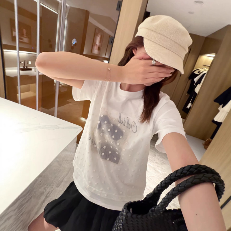 New Fashion Trendy Women's Top with a Faux Two-Piece Design, Half-Sleeve Designer Versatile Lace and Romantic Short-Sleeve T-Shirt