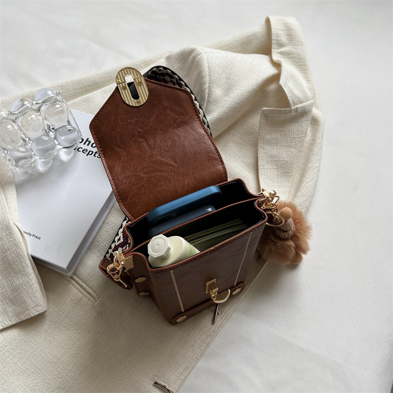 This year's popular Korean version of small for women 2024 new fashionable broadband crossbody bags, niche mobile_senzul.com