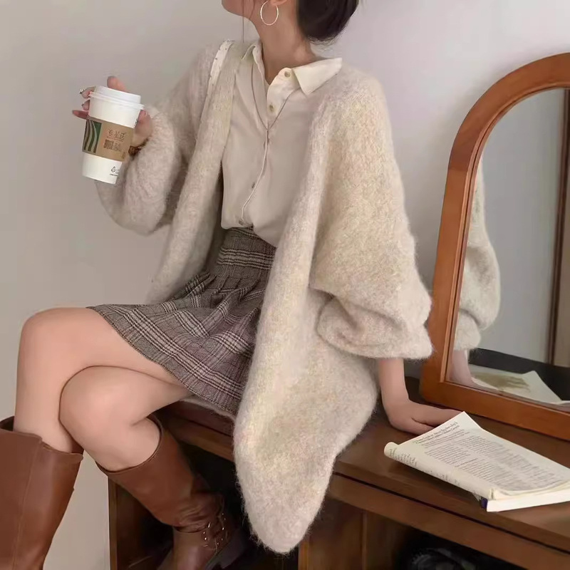 New Korean Style Lazy Style Loose Elegant Sweater Jacket for Women 2025 Autumn and Winter Soft and Waxy Chic Knitted Cardigan for Women New Korean Style Lazy Style Loose Elegant Sweater Jacket for Women 2025 Autumn and Winter Soft and Waxy Chic Knitted Cardigan for Women