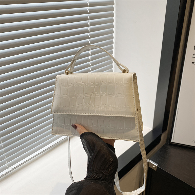 Versión coreana del bolso femenino 2024 nuevo bolso de mensajero retro pequeño bolso cuadrado diseño de nicho patrón de cocodrilo bolso de hombro de cercanías