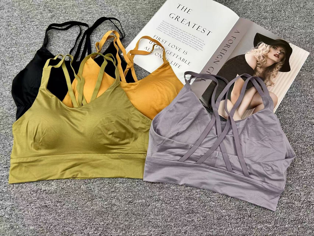 Bra de belleza de espalda, sexy, 2024 explosión, nuevo sujetador delgado, ropa interior deportiva pequeña, mujer a prueba de choque, carrera