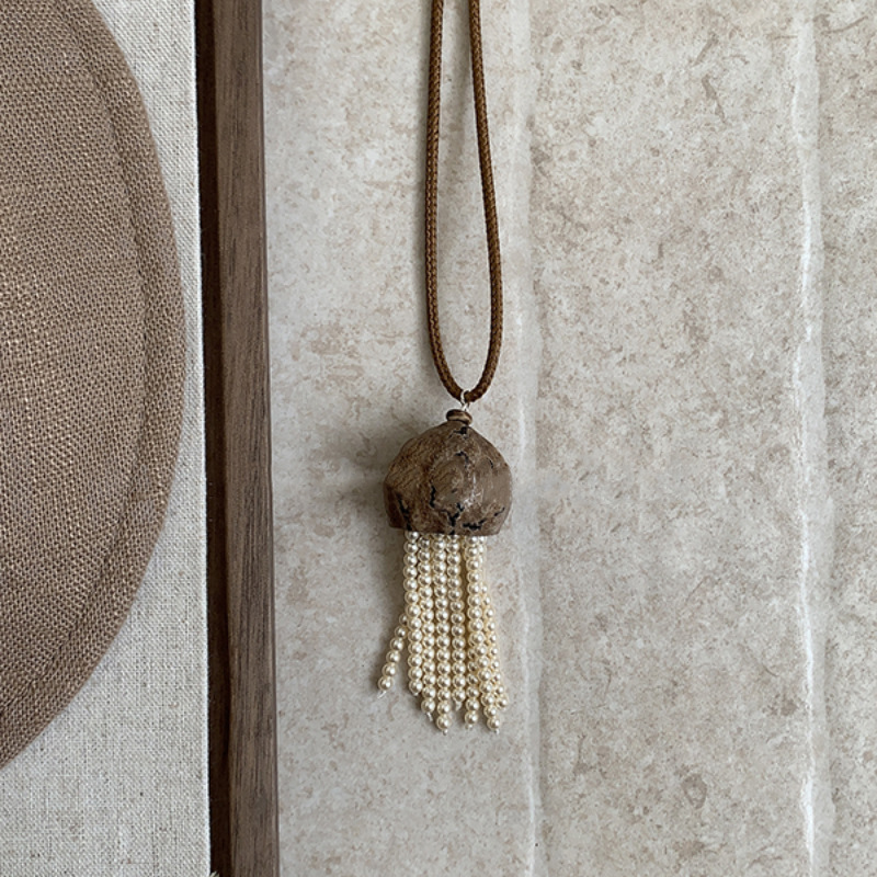 Korean Instagram Influencer Style Pearl Tassel Necklace for Women, Niche New Long Floral Wire Shell Necklace Sweater Chain