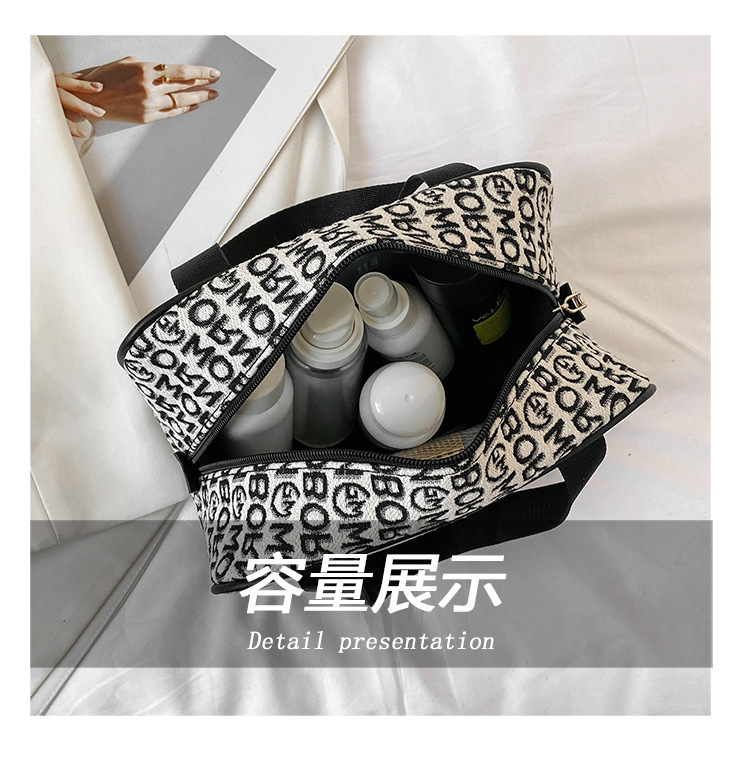 The makeup and toiletries bag can enhance the appearance level. The transparent PVC makeup box is portable and has a large capacity undefined