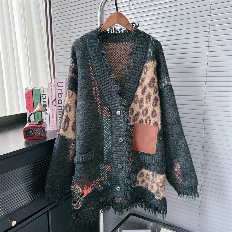 Женский свитер в европейском стиле для осени и зимы, новый дизайн с цветными блоками и леопардовым принтом, свободный и повседневный вязаный кардиган оверсайз.