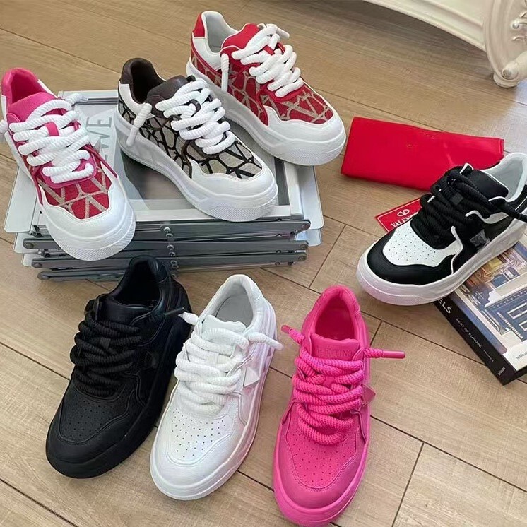 26V New Foreign Trade Product Rivet-Decorated Casual Lace-Up Sneakers Round-Toe Fashion Couple Thick-Soled Platform Shoes for Women