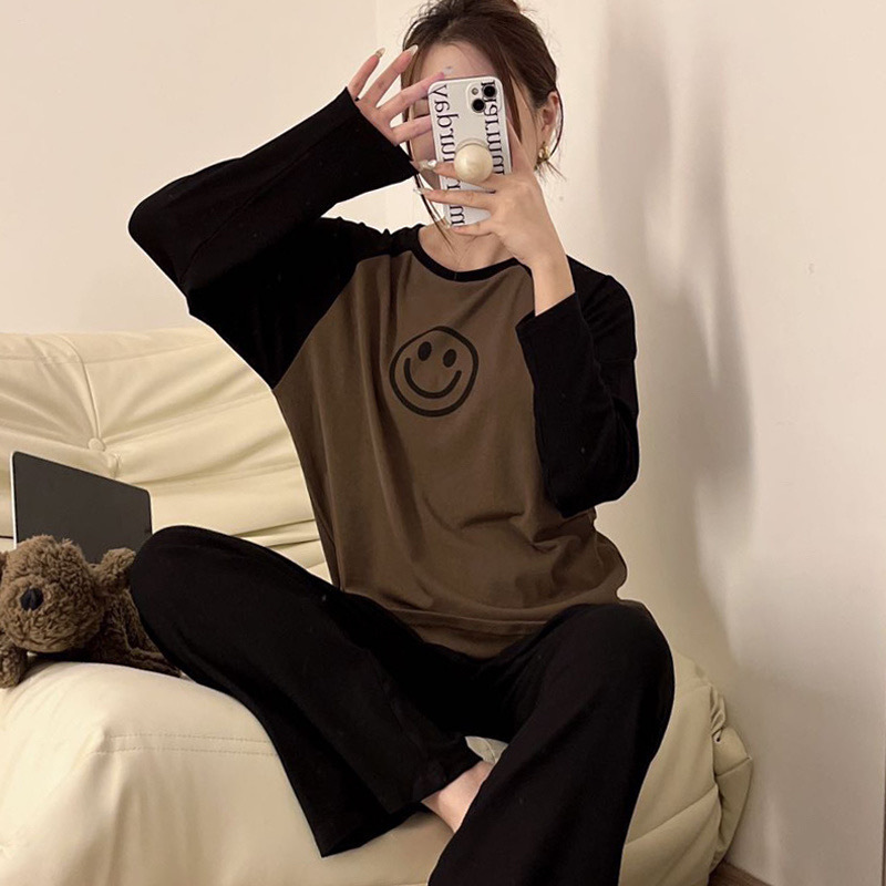 Cara sonriente de color insertado-Marrón