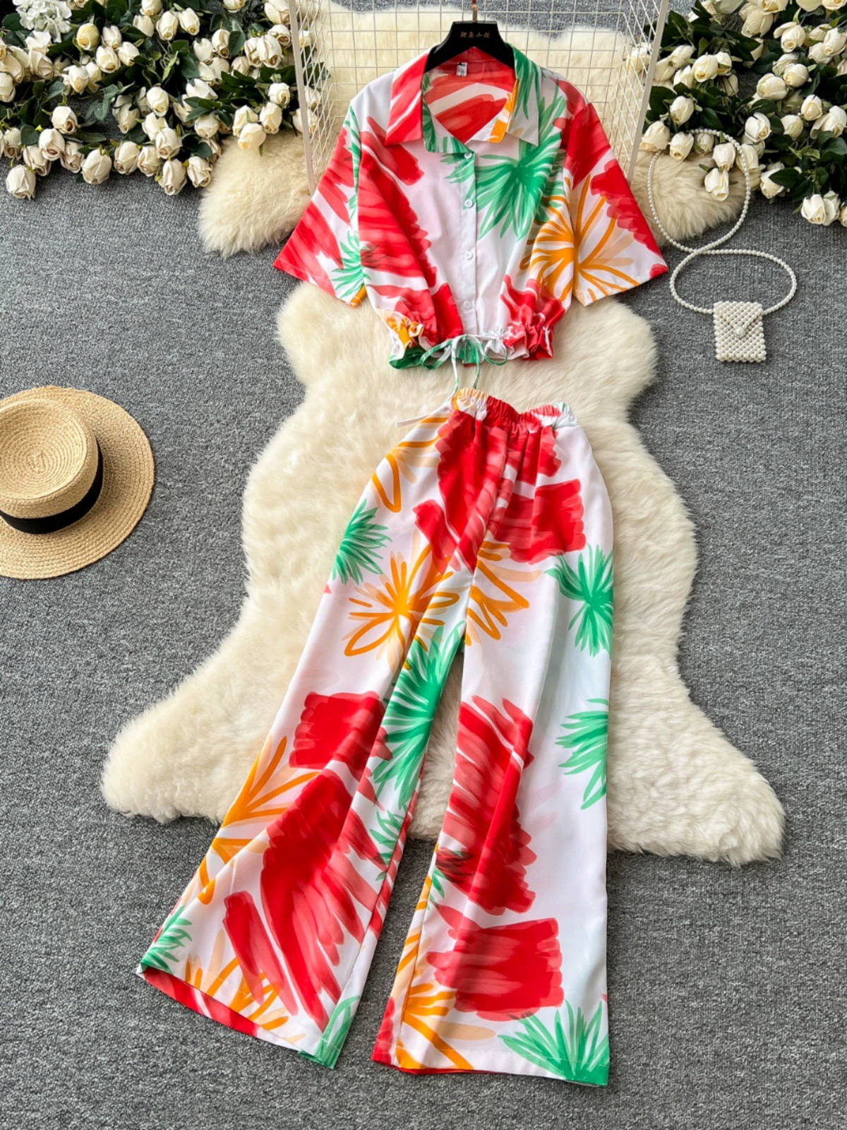 Летний праздник носить женские костюмы брюки 2025 новый ремешок с короткими рукавами с принтом топы с высокой талией и широкими ногами брюки