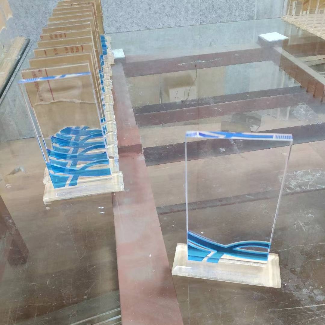 厂家供透明亚克力摆台制品奖杯台卡批发有机玻璃加工制作