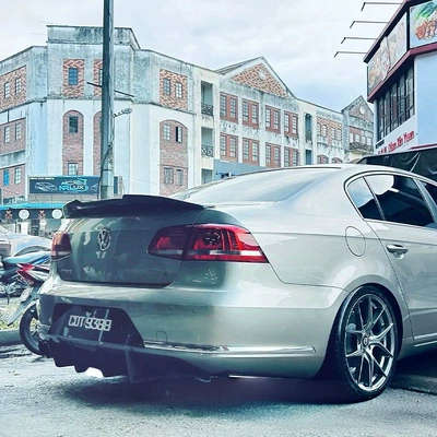 Suitable for Volkswagen Magotan Spoiler