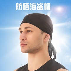 夏の屋外で海賊帽の速乾運動の頭巾が吸湿して汗を排出します。