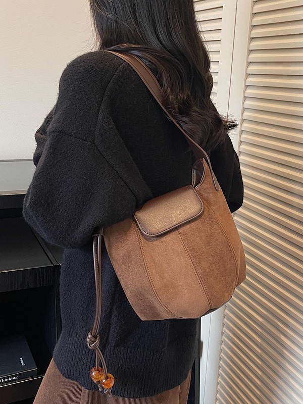 Otoño y invierno bolsos populares de moda mujeres nuevas bolsas de cubo de piel de ciervo transfronterizas de alta calidad retro versátil bolso de hombro
