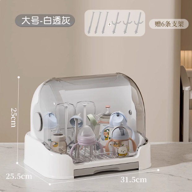 赤ちゃんの哺乳瓶を入れて箱に入れます。赤ちゃんの食器と箸を入れます。