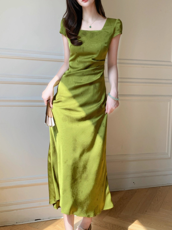 Đầm suông nữ midi cổ vuông tay ngắn chất satin xanh lá — màu xanh lá cây