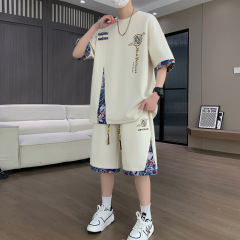 男性の国風の薄い半袖半ズボン2枚セットと青少年の夏の氷糸tシャツカジュアルスポーツスーツ