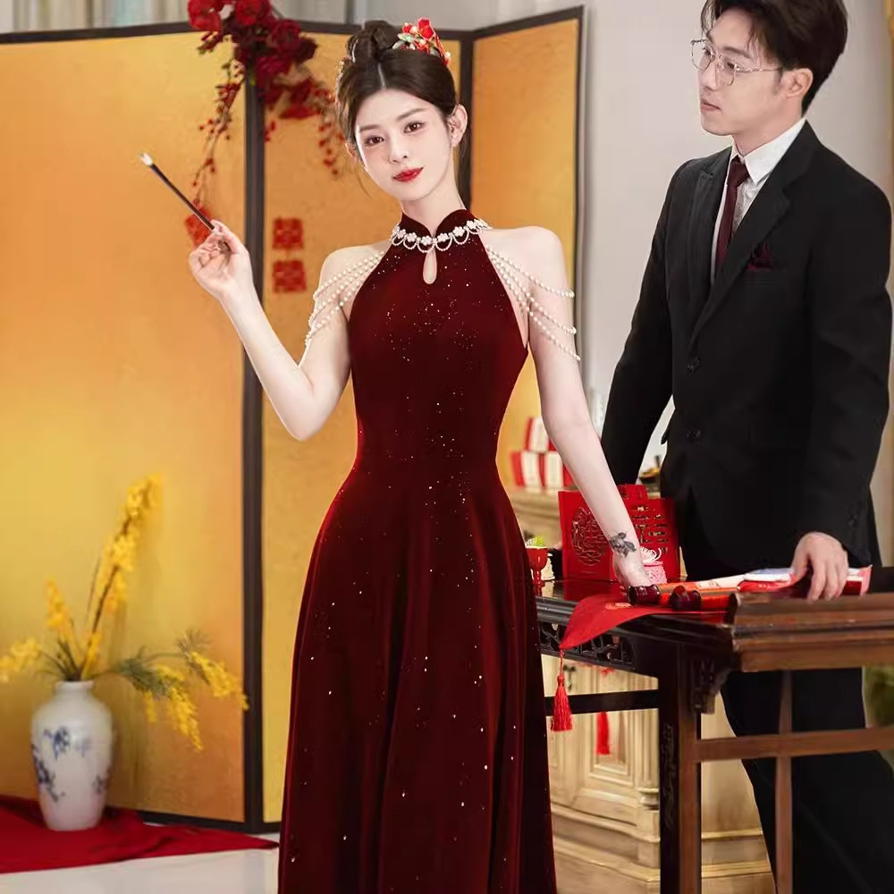 Red Cheongsam Toast Dress for Bride 2026 New Style Light Luxury Halter Neck Sleeveless Banquet New Chinese Style Engagement Evening Dress