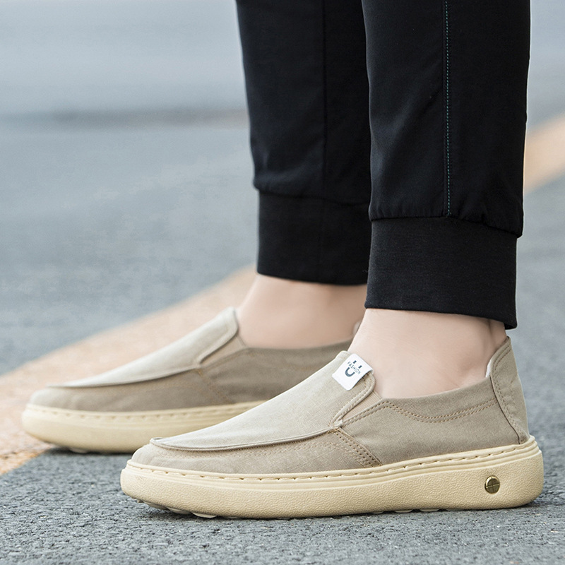 Zapatos casuales de verano con tela transpirable zapatos de hombre zapatos de moda con zapatos perezosos cómodos con suela suave zapatos de mediana edad al por mayor