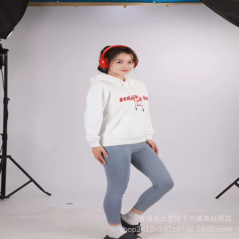新款连帽草莓熊运动卫衣时尚宽松百搭瑜伽外套白色印花休闲长袖