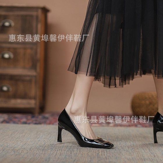 [Factory Direct] RV Square Buckle Women's Shoes 2025 Patent Leather Square Heel Shoes Shallow Mouth Shoes Commuting Classic
