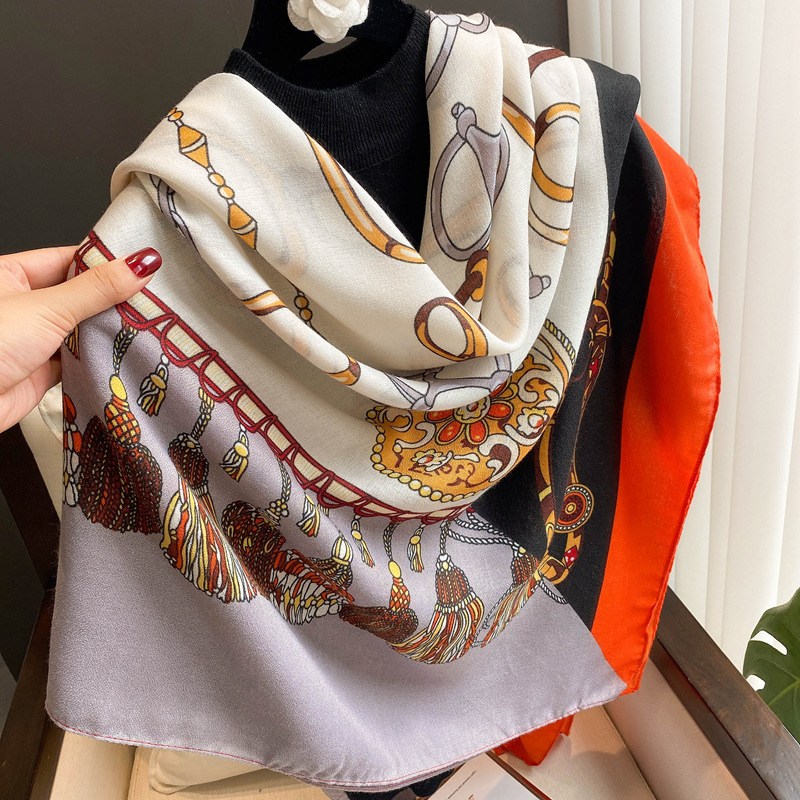 Cadena de lujo ligera impresión decorativa de algodón y lino sensación de mano bufanda cuadrada grande bufanda de protección solar de comercio exterior transfronterizo 135*135cm