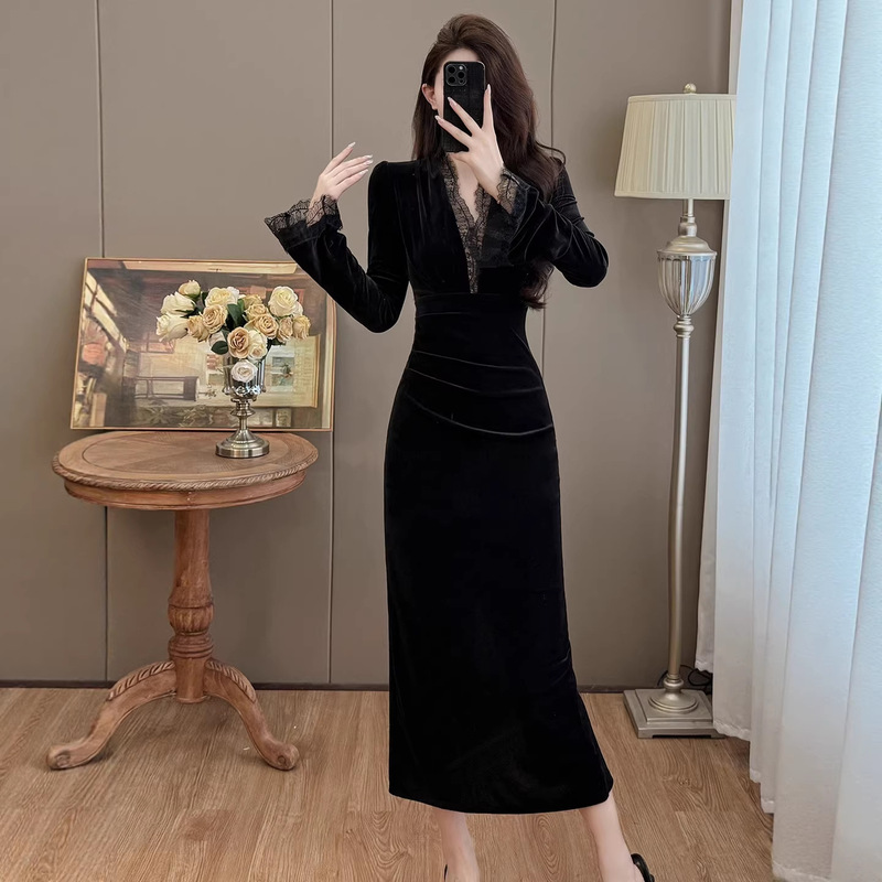 Real Shot of Autumn and Winter Light Luxury Socialite Style Lace Splicing Bell Sleeve Velvet Temperament Large Size Long Dress