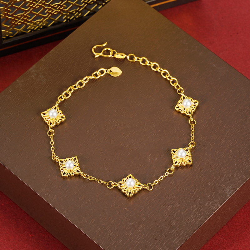 Brazalete de mujer de oro de oro de Vietnam flores huecas de moda ligera de lujo fabricantes de flores de cuatro hojas Yiwu al por mayor de joyerías transfronterizas