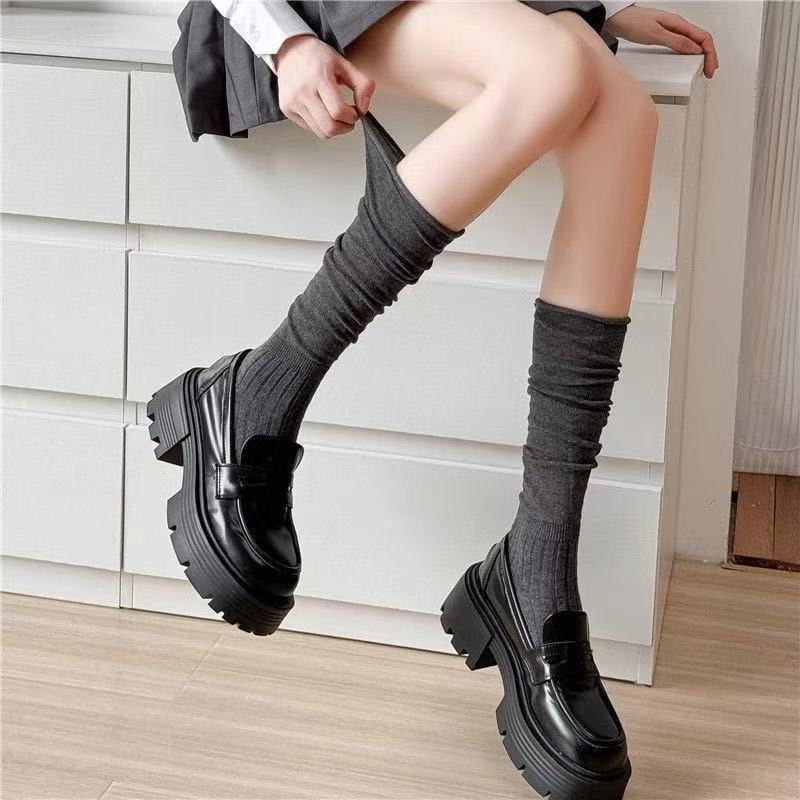 ミドル丈ソックス、白い靴下、女性用、春秋、メイラード風、ショートブーツに合うグレーの重ね履きソックス、膝丈、ふくらはぎ丈ソックス