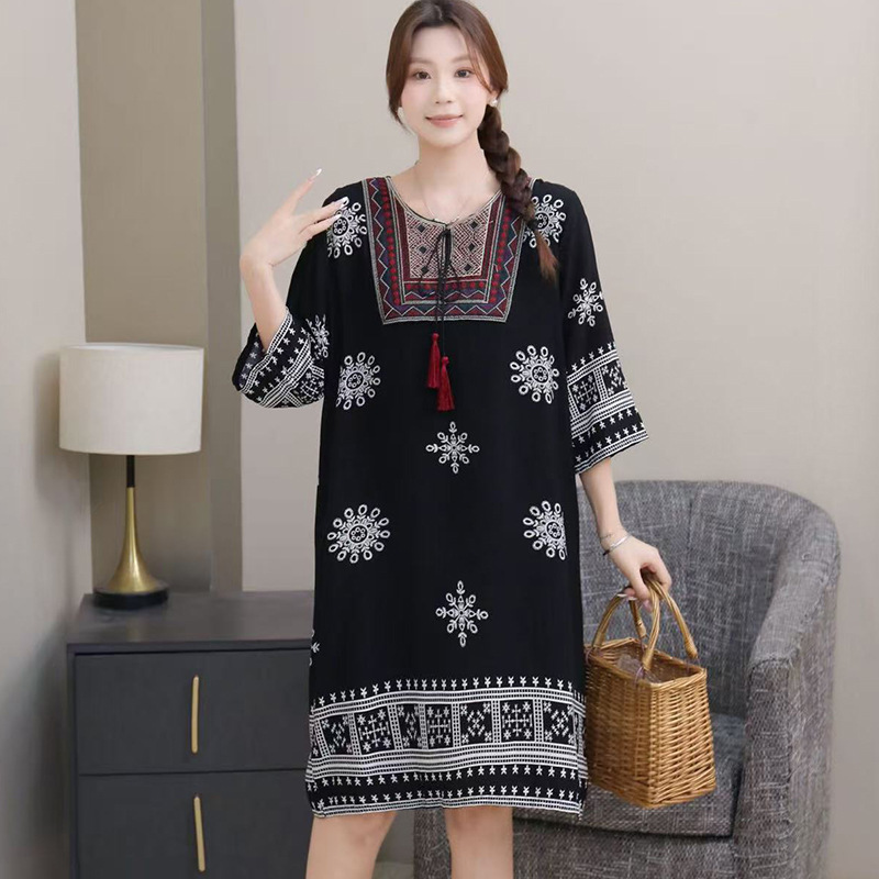 Extra Large Size Ethnic Style Round Neck Three-Quarter Sleeve Dress Loose Embroidered Flower Cotton Silk Travel Beach Skirt for Women Extra Large Size Ethnic Style Round Neck Three-Quarter Sleeve Dress Loose Embroidered Flower Cotton Silk Travel Beach Skirt for Women