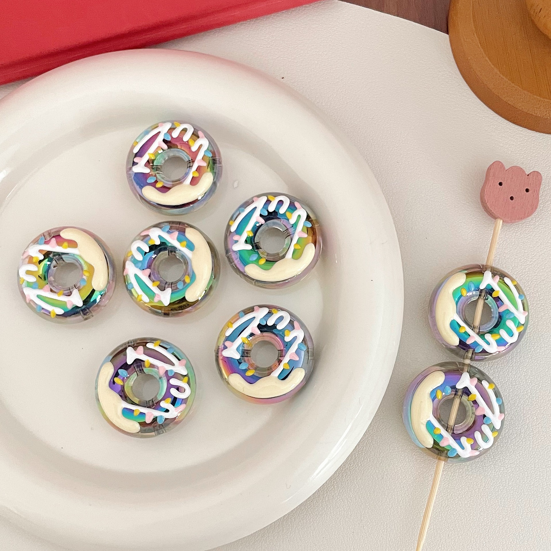 Acrílico chapado en color de dibujos animados industria pesada pintados a mano rosquilla cuentas sueltas cuentas diy accesorios de material colgante de cadena de teléfono móvil