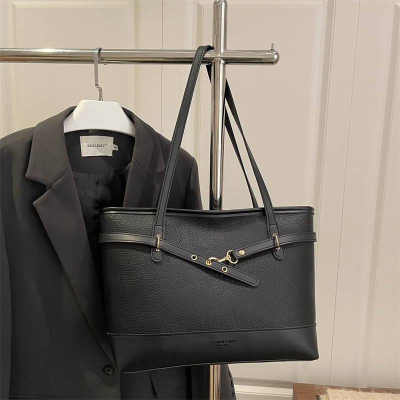 Bolsa de mano casual de gran capacidad para mujeres 2026 primavera nueva bolsa de hombro simple de color para trabajar bolsa de brazo