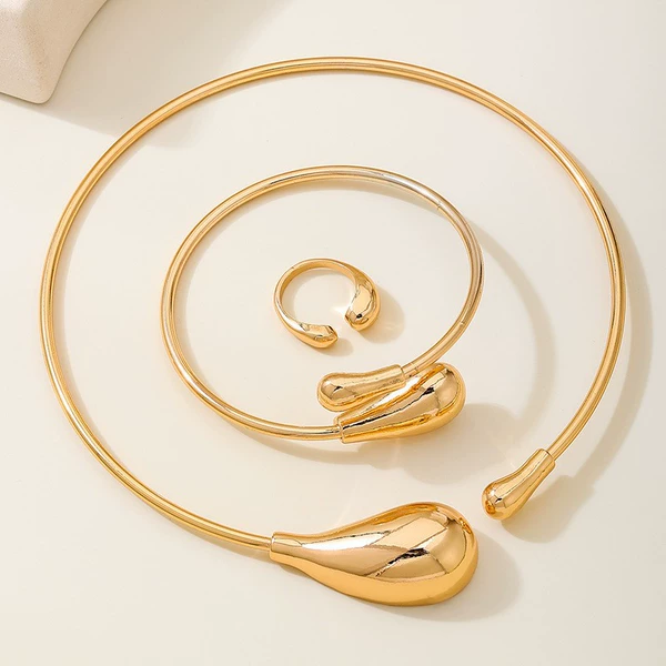 Golden choker