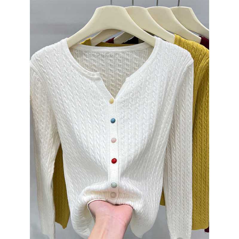 2025早春新款麻花纹单排扣针织开衫女温柔风软糯休闲百搭毛衣外套