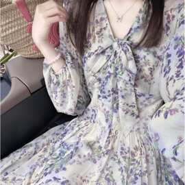 大码法式碎花长袖连衣裙女秋季胖气质收腰显瘦紫色雪纺领长裙