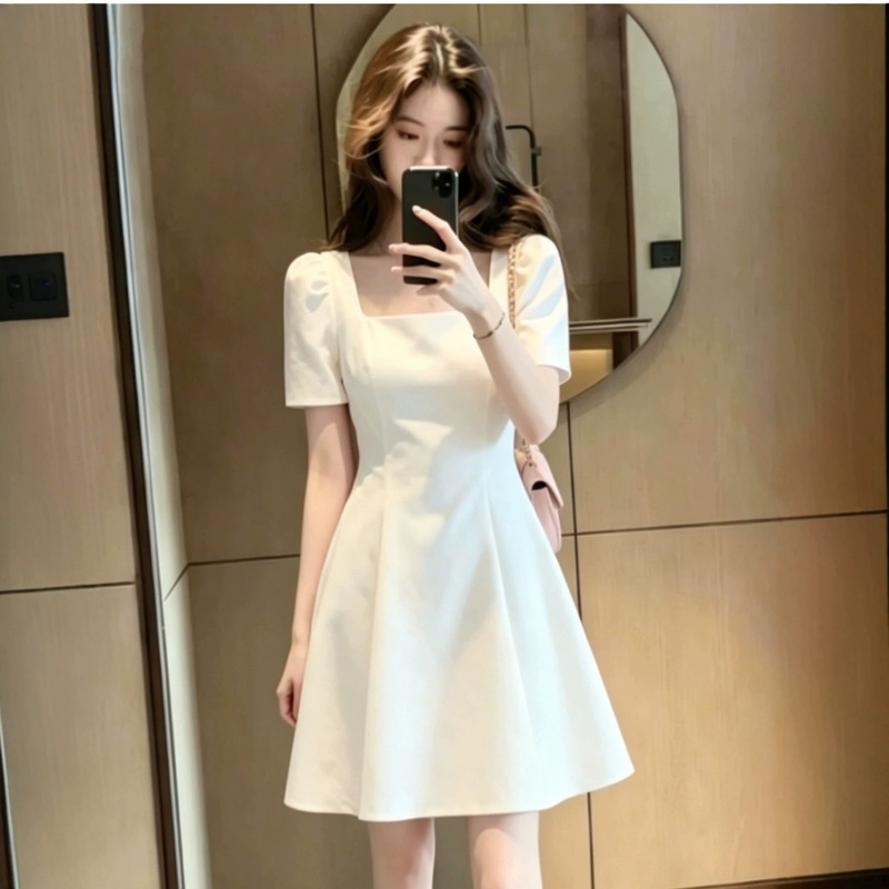Short-Sleeved Dress for Petite Women, 2026 Summer New French Style Elegant High-End Dress with a Cinched Waist