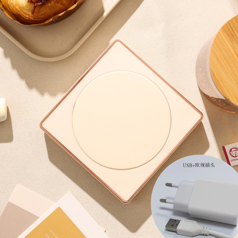 USB 플러그에는 유럽 표준 2A 어댑터가 장착되어 있습니다. 사진을 찍고 색상을 확인하세요.