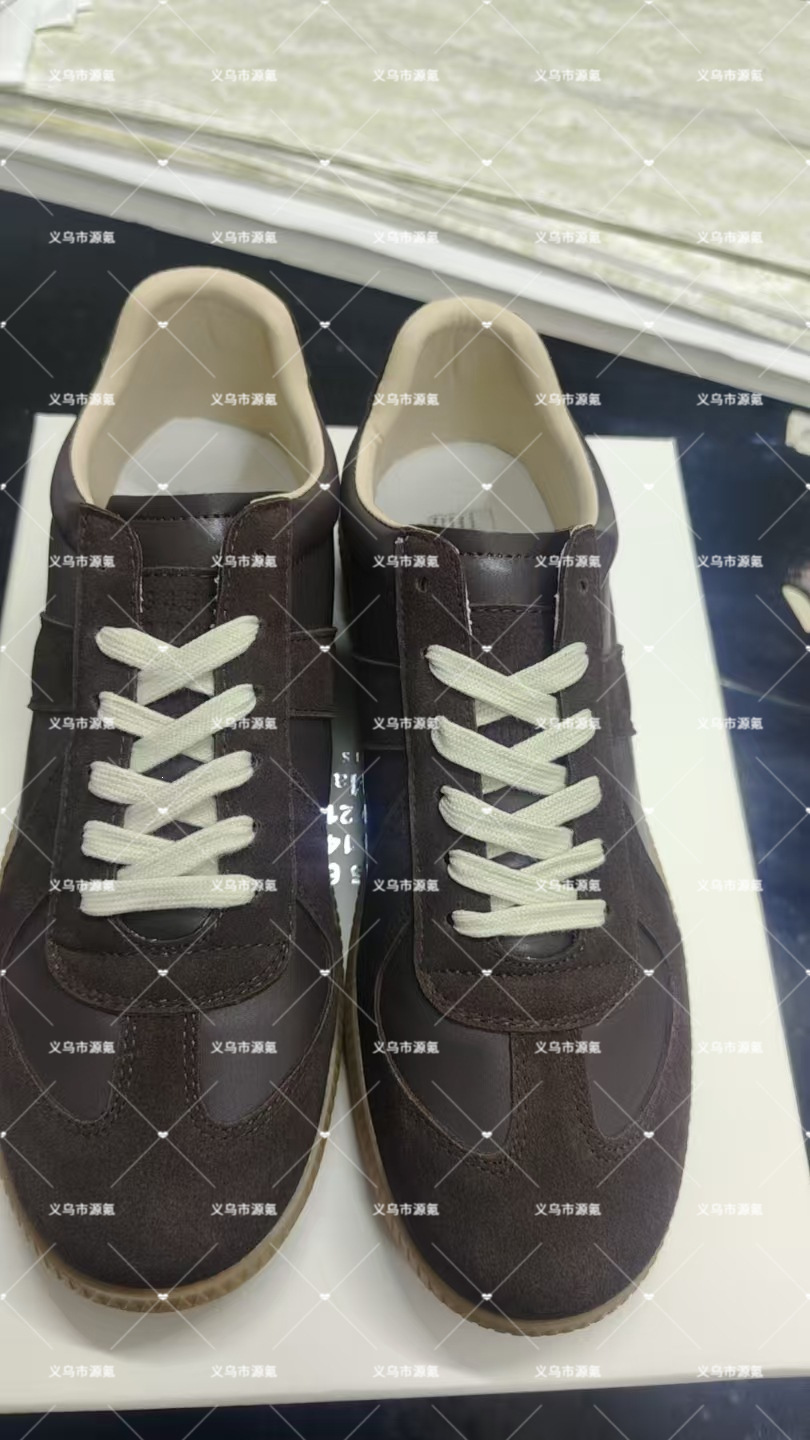 Dark brown / 35