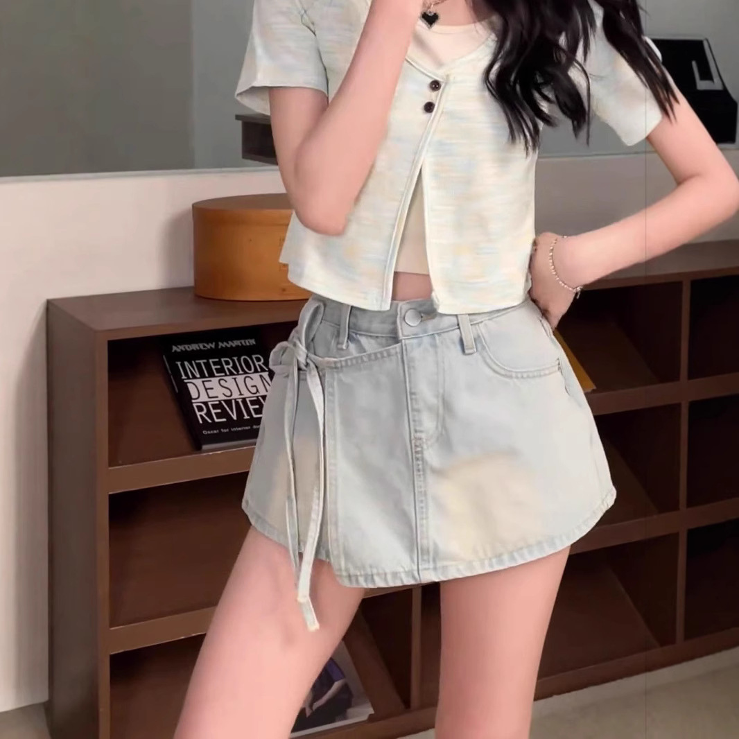 여름 높은 허리 다리 쇼 데님 반바지 여성 2025 새로운 가짜 투피스 나이 감소 스트랩 디자인 가슴 바지 스커트