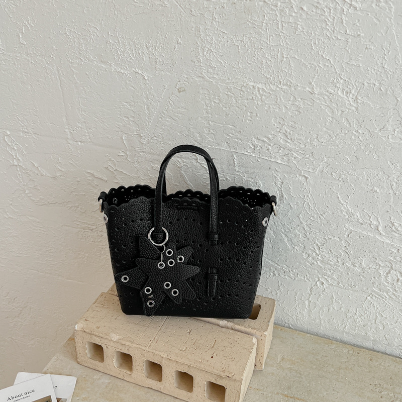 Bolsas de mano de tallado de onda transfronteriza, bolsas de cesta frescas de moda, bolsas de cubo de nicho de estilo extranjero diarias