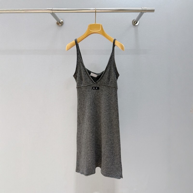 Nanyou High-End Miu Series 26 Early Spring Spicy Girl Style V-Neck Knitted Camisole Dress Slim Fit Dress for Women
