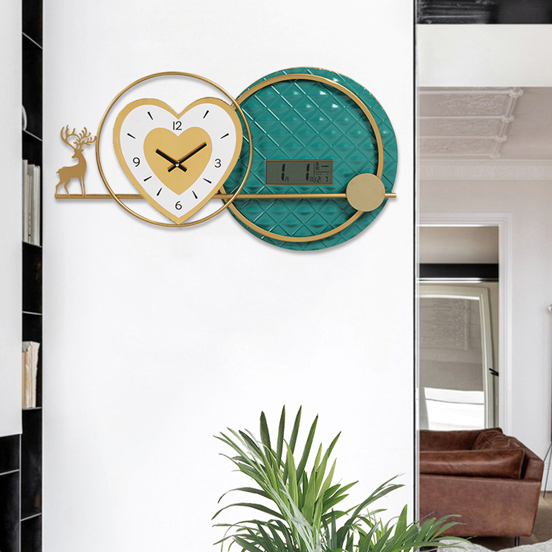 北欧风高颜值新款玄关遥控灯光墙上餐厅爱心创意装饰时尚艺术表钟