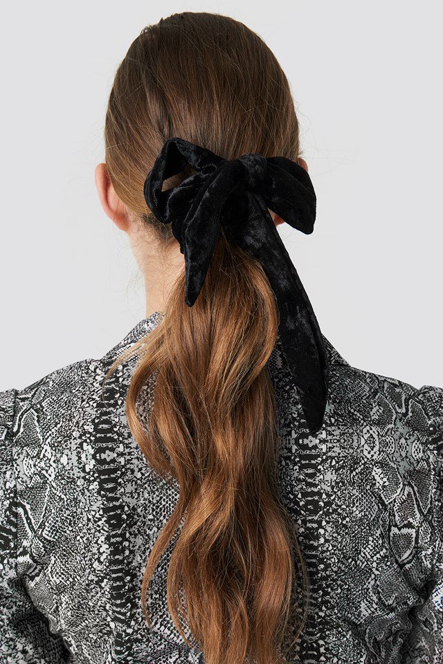 nakd_velvet_bow_schruncie_blac