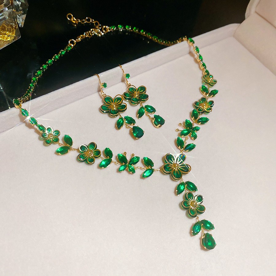 Collar de aretes cuadrados con incrustaciones de diamantes de dos piezas de moda, lujo ligero, collar de alta gama, temperamento exquisito, conjunto de joyas de todo fósforo