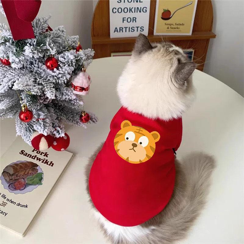Ropa de felino de peluche otoño y invierno mascotas de Navidad de dos patas suéter gato azul gato muñecas de tela corta gato anti-pillo gatito gatito